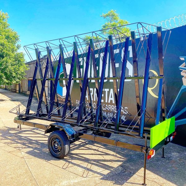 Carreta para transporte de 10 bicicletas s/ baú