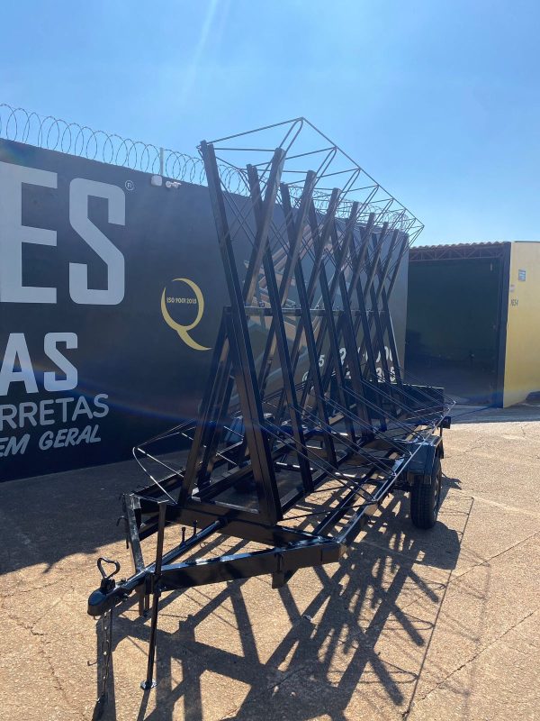 Carreta para transporte de 10 bicicletas s/ baú